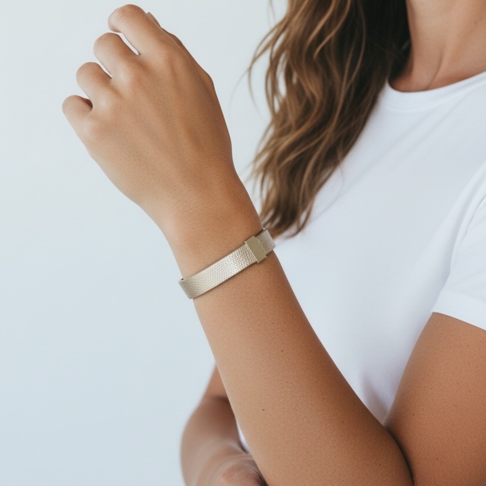 ❤️Elegant Gold  magnetic closure Bracelet